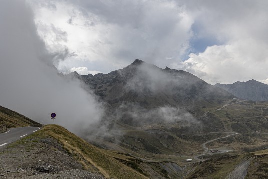 Nebel und Wolken am Pic du Midi de Bigorre